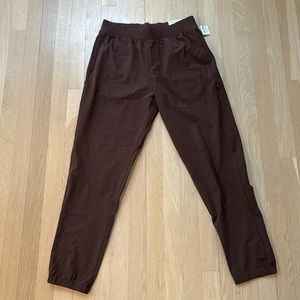 Old Navy nylon go dry warp tapered joggers NWT